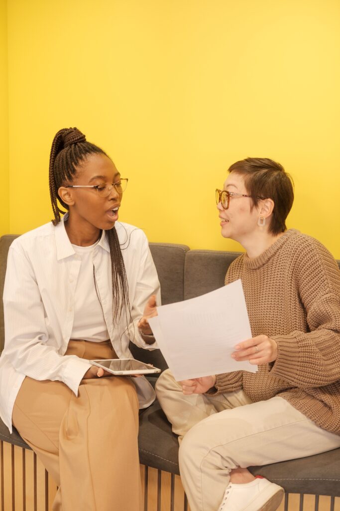 Two women discussing documents in a bright office setting.
2026 Mein Successful Hone Ke Liye Kaunsi Skills Zaruri Hain