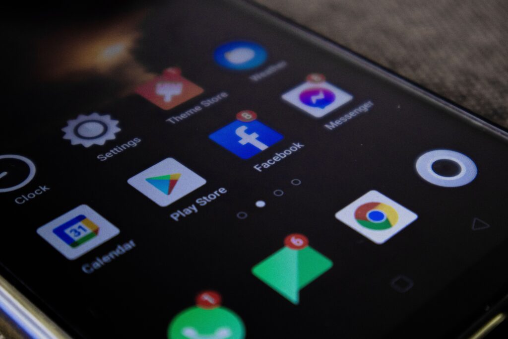 Detailed view of a smartphone screen with popular app icons including Facebook and Messenger.
Digital Minimalism Kya Hai